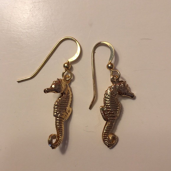 Gold seahorse earrings - Picture 1 of 1